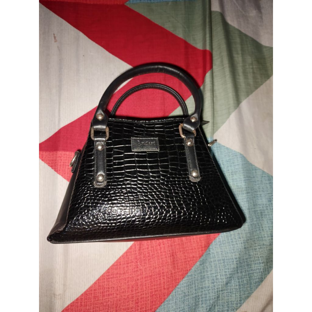 wts preloved sling bag lava bag andari room