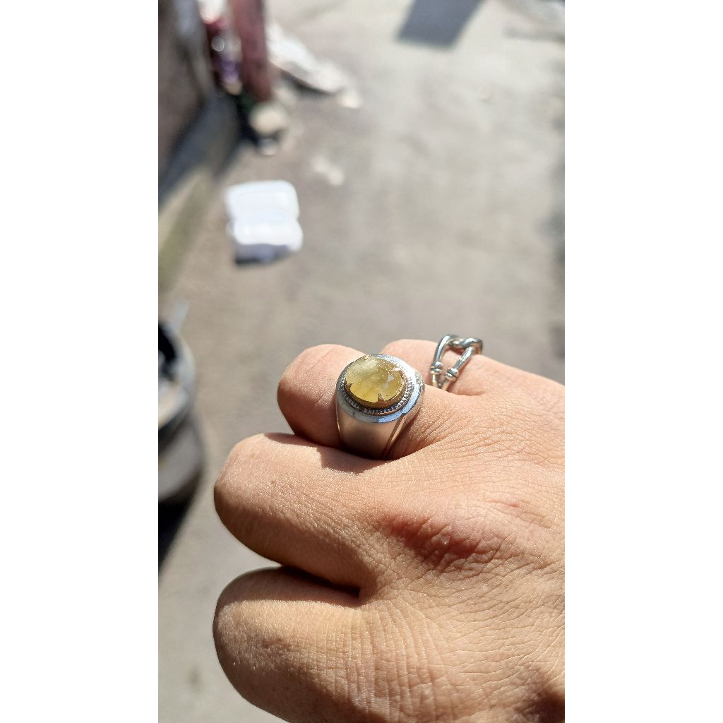Batu yelow safir