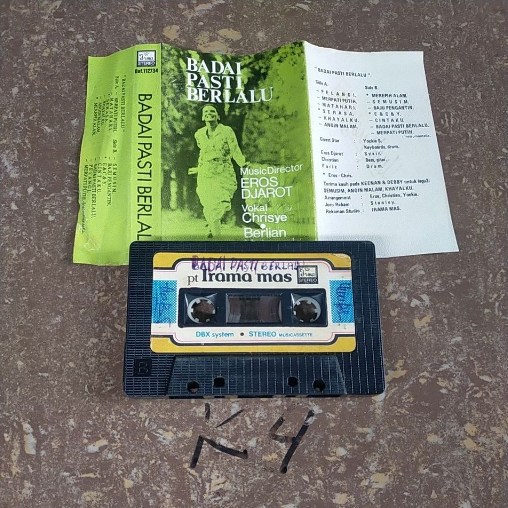 kaset tape badai pasti berlalu
