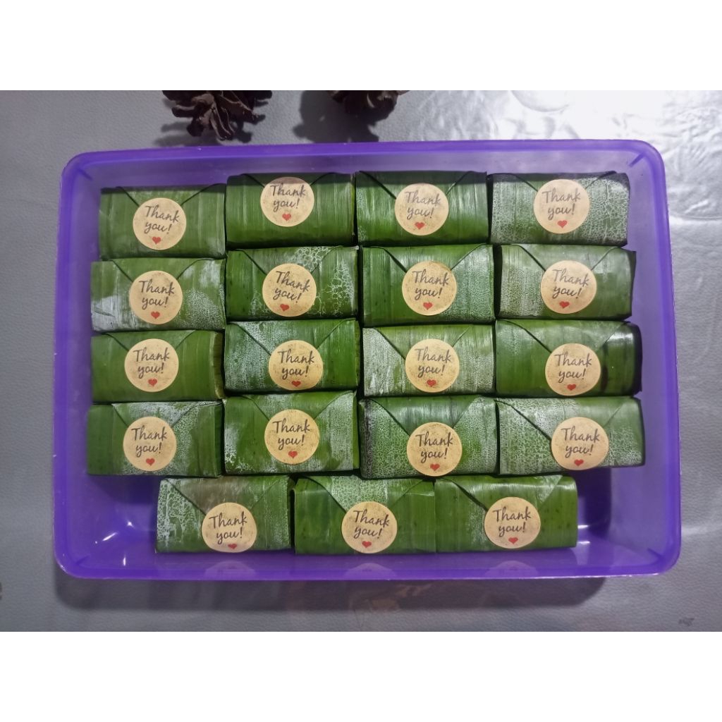 

Lemper Ayam Karuhun gurih tekstur ketan yg empuk dan lembut