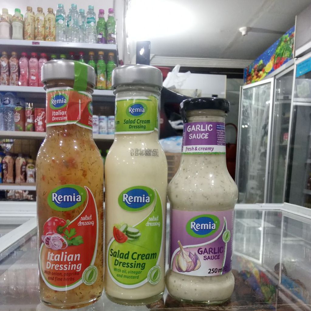

REMIA SALAD DRESSING VARIAN ITALIAN DRESSING WHIT ONION PAPRIKA AND FINE HERBS, SALAD CREAM DRESSING WHIT OIL VINEGAR AND MUSTARD, GARLIC SAUCE BERAT BERSIH 250 ML