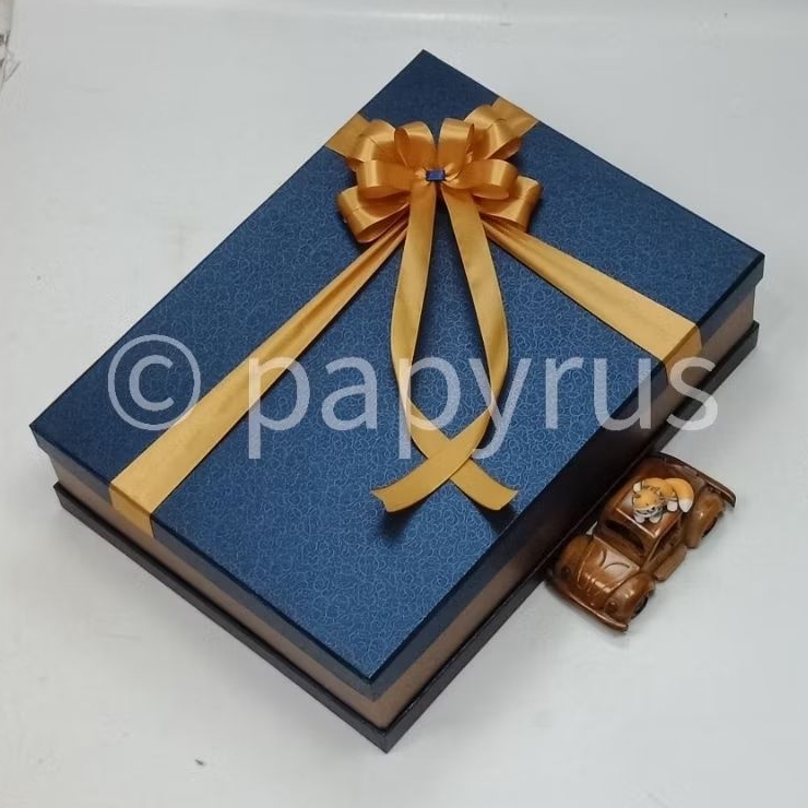 

PAPYRUS Sandwich 30x40 Tinggi 10cm Kotak Kado Gift Box Hardbox Hampers Hadiah V3