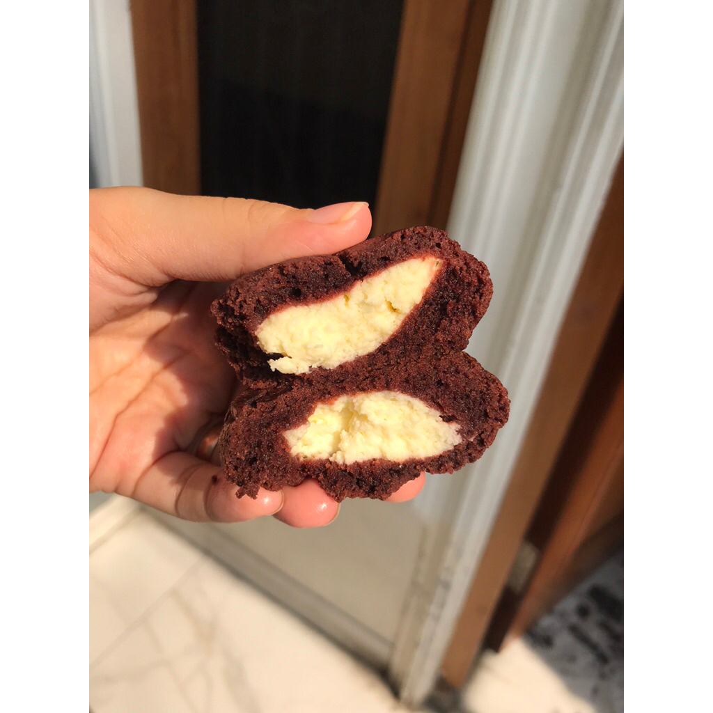 

cheesy redvelvet cookies