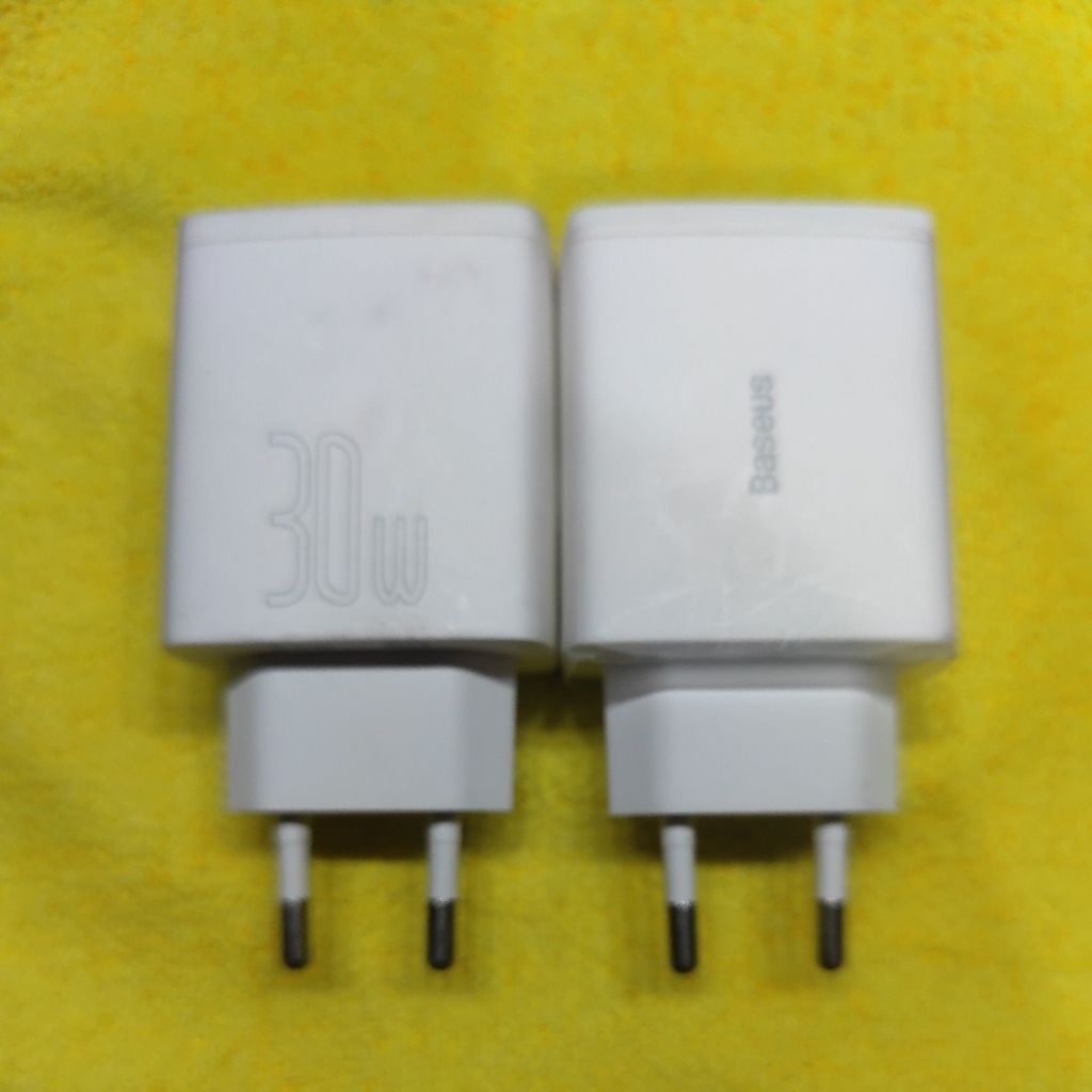 Baseus compact fast charge 30w ( preloved )