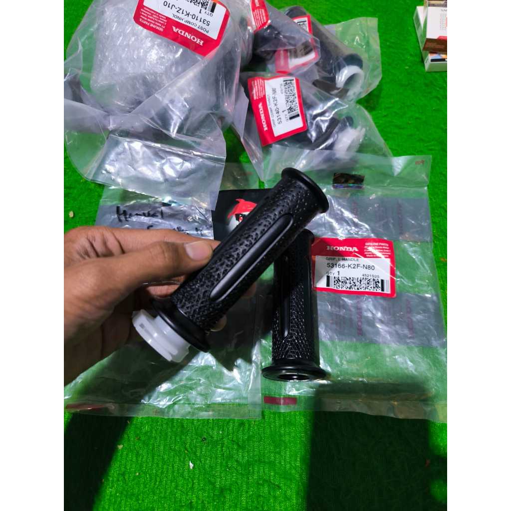Grip karet honda new Scoopy kanan kiri Original 53166K2FN80 53140K2FN80