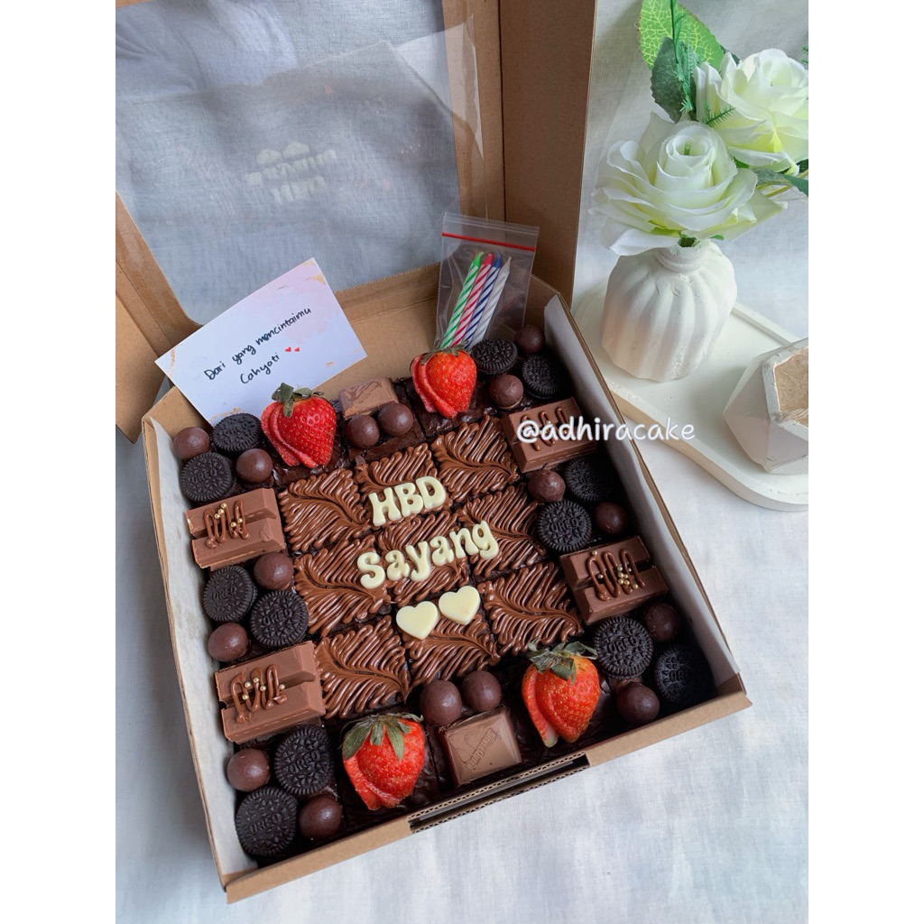 

GlamBrow Square Standar by Adhira Cake (TIDAK PO)/ Brownies Premium Medan