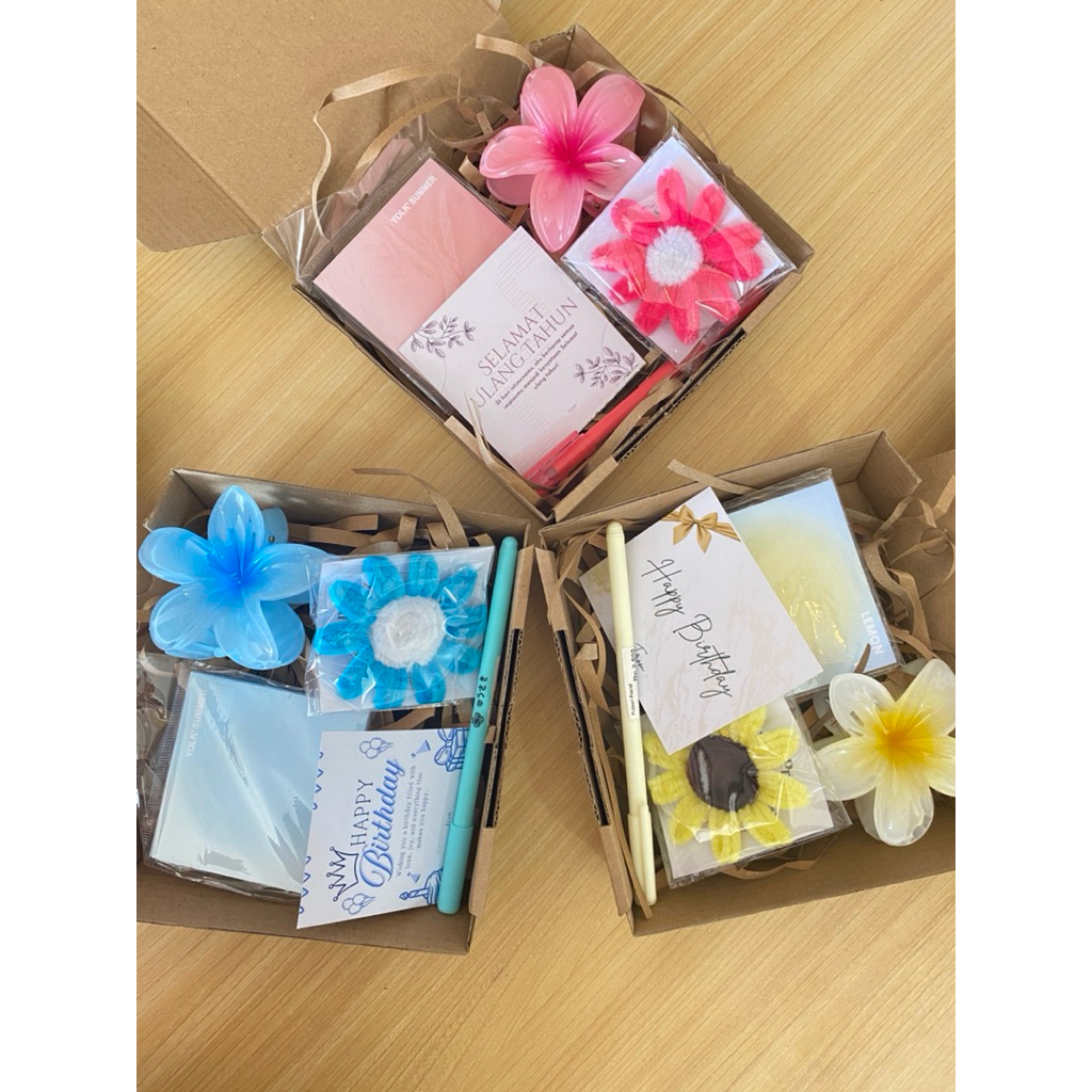 

Gift Box Aksesoris Alat Tulis | Kado Ulang Tahun | Kado Stationary | Kado Aksesoris