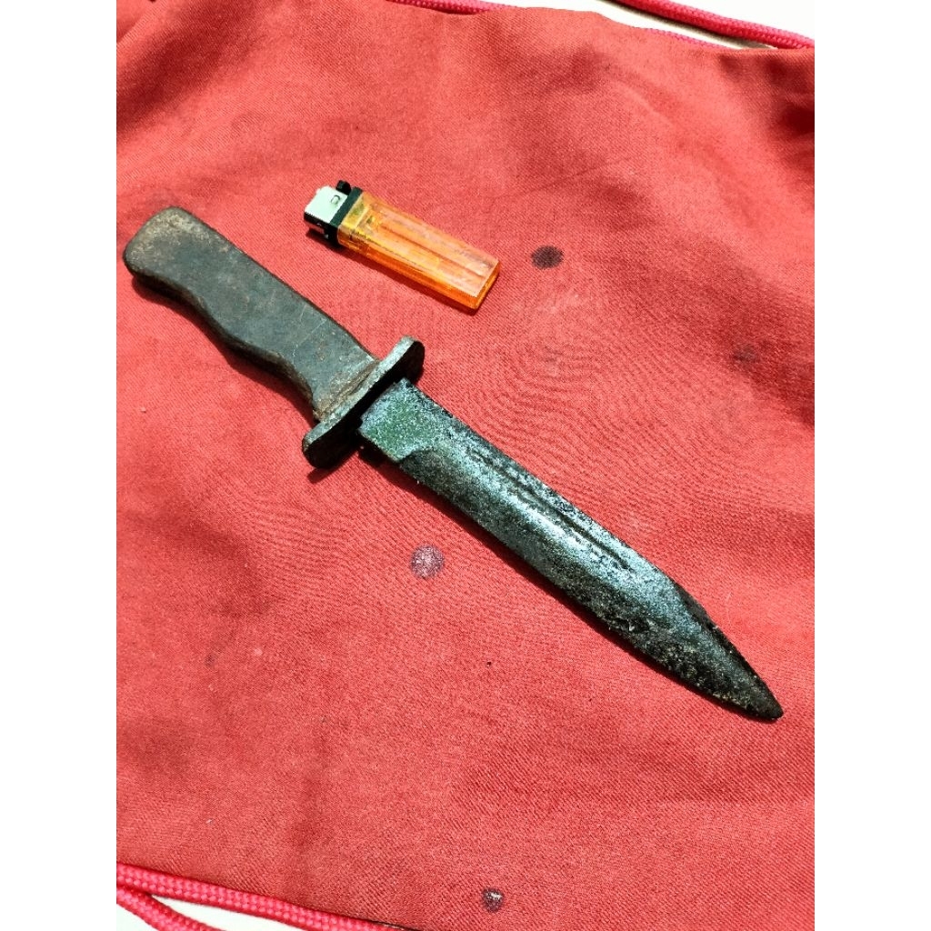 Pusakaa kuno full besi bekas kepunyaan tentara Hindia Belanda.sepuhh