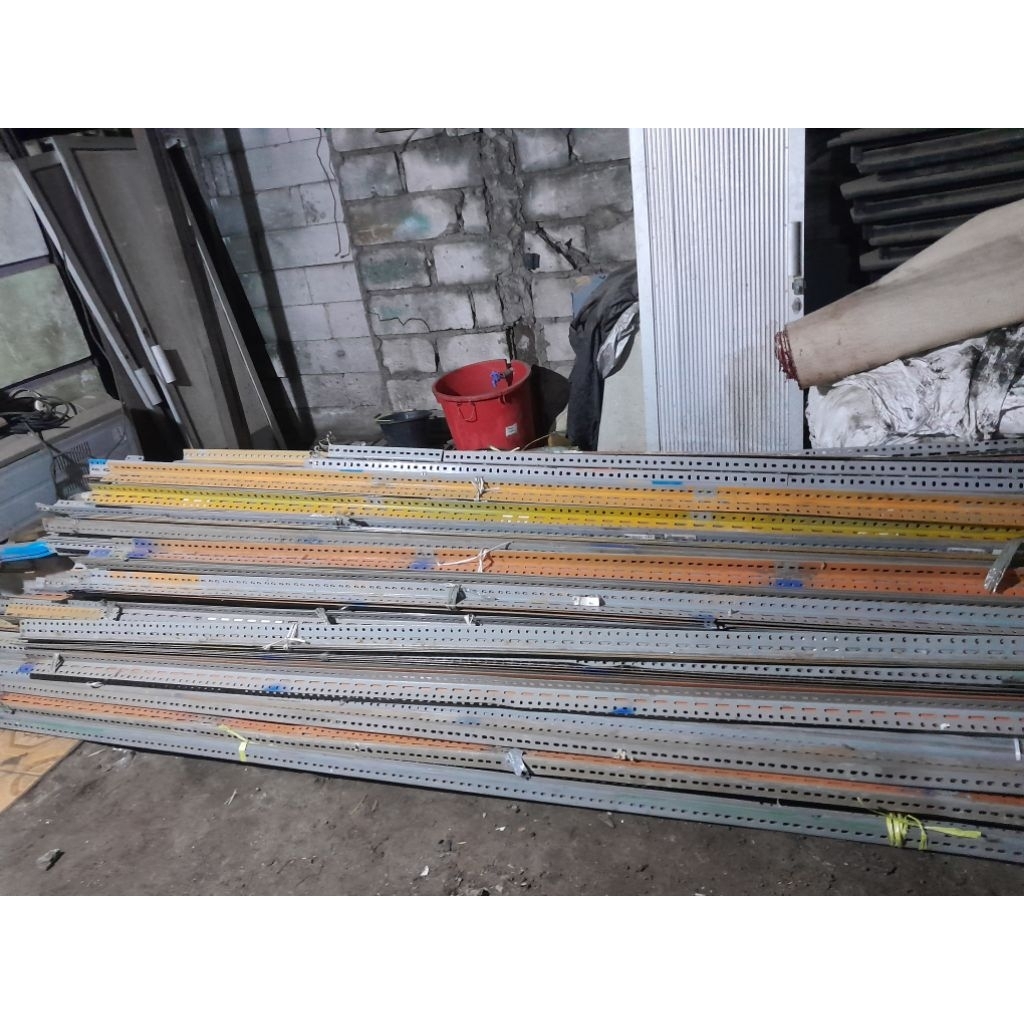 Besi Siku Lubang 4×6 Kualitas Tebal 2mm (UNION)