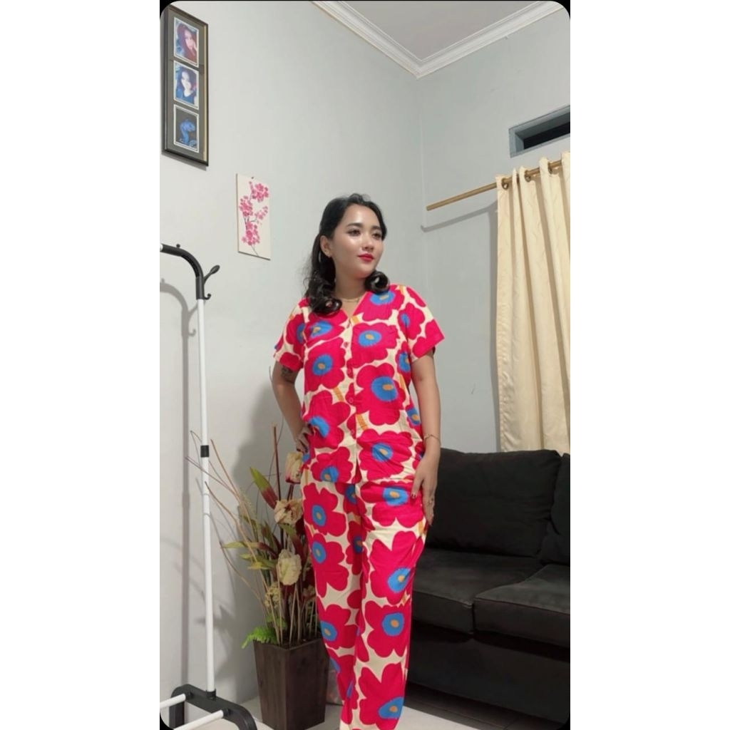 set piyama motif bunga