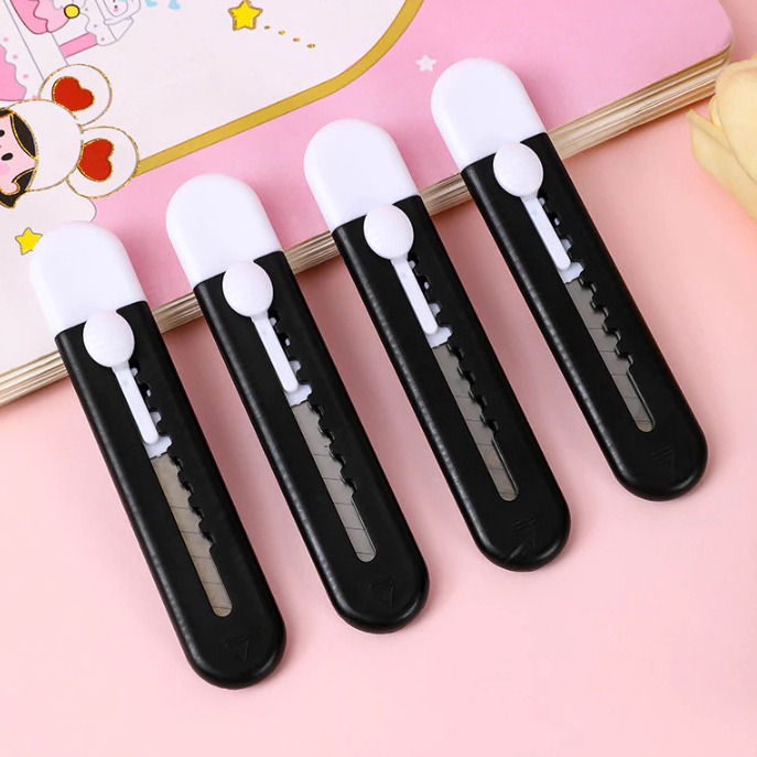 

CUTTER MINI Pisau Pemotong Silet Kecil Lucu Karakter Wortel Penguin Samarinda