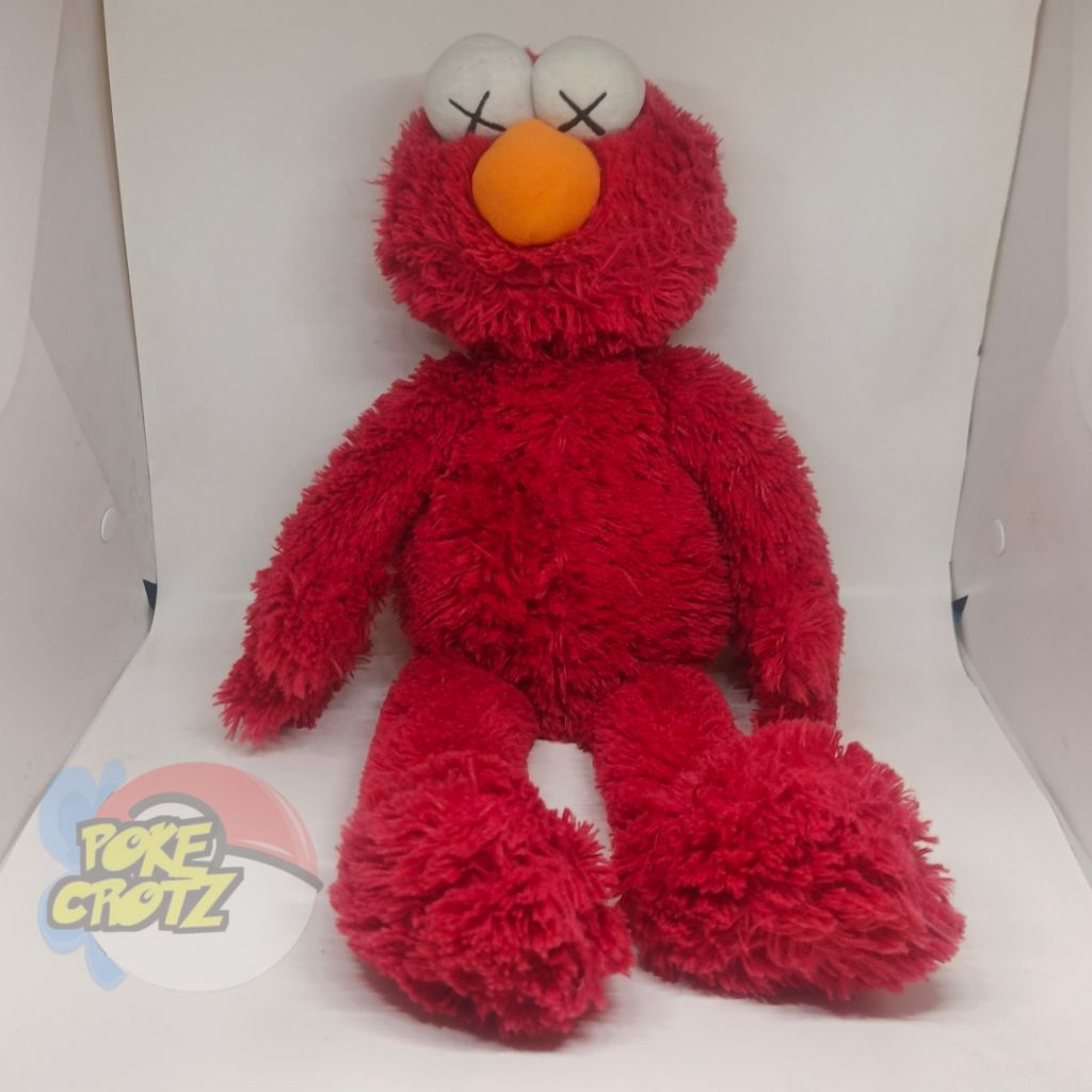 Boneka elmo KAWS Uniqlo sesame street mata silang plush