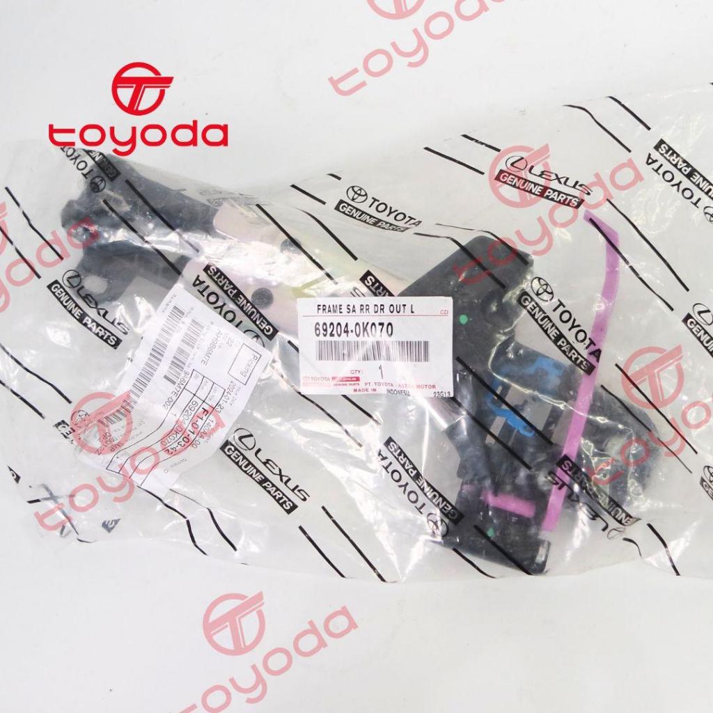 FRAME HANDLE PINTU BELAKANG/ INNOVA REBORN