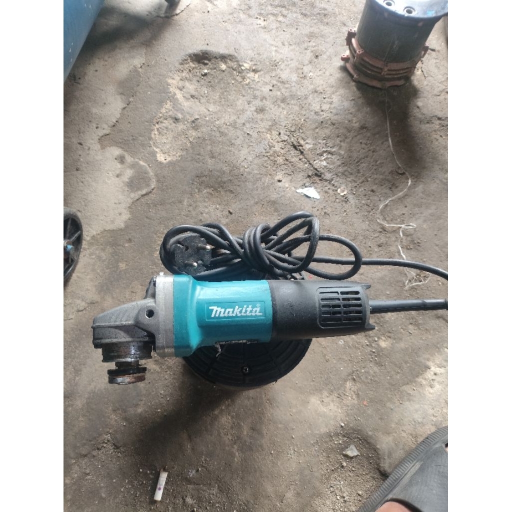 mesin gerindra makita 9553B bekas