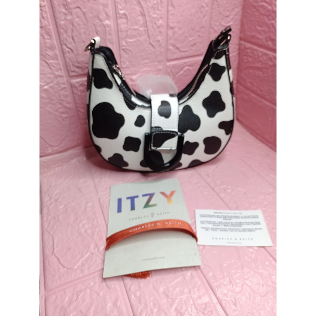 Tas ITZY x CHARLES & KEITH