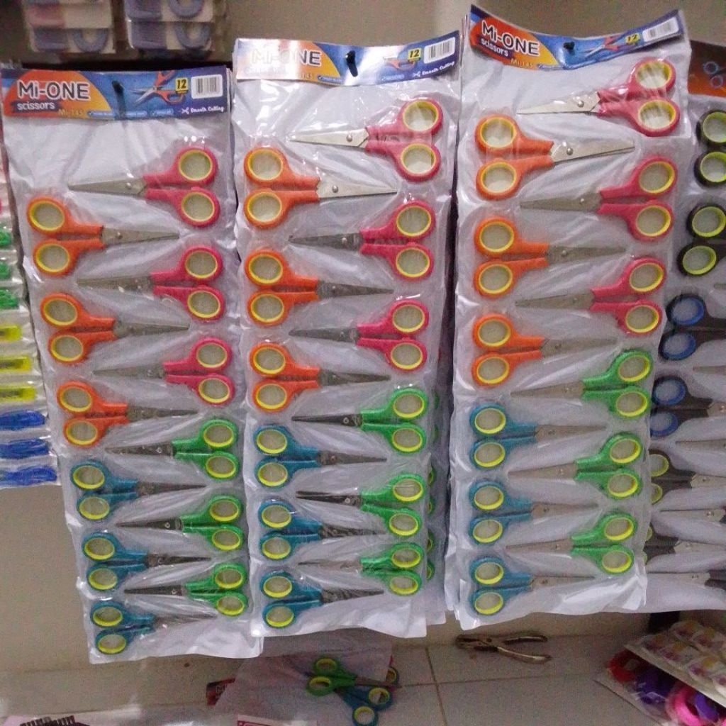 

Gunting Kecil isi 12 pcs