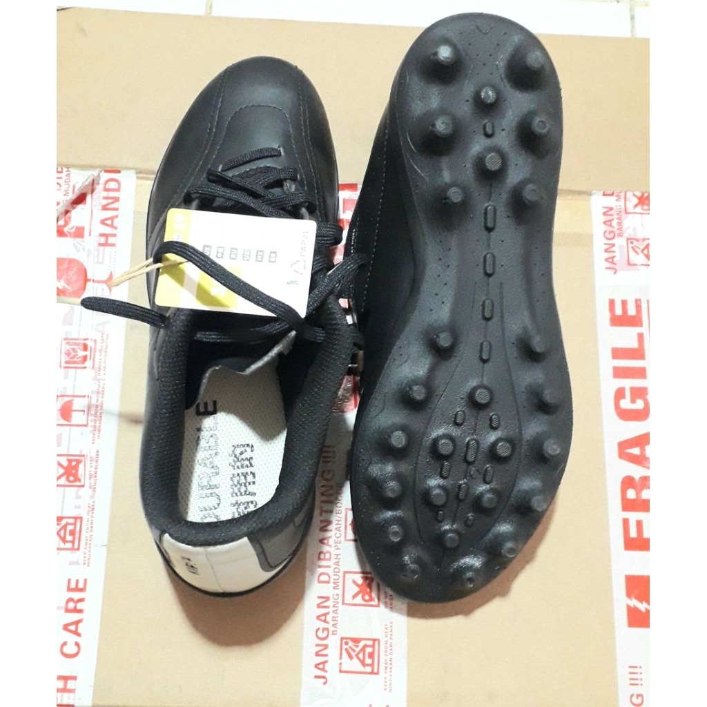 Sepatu Bola Kipsta Decathlon 100 AG/MG