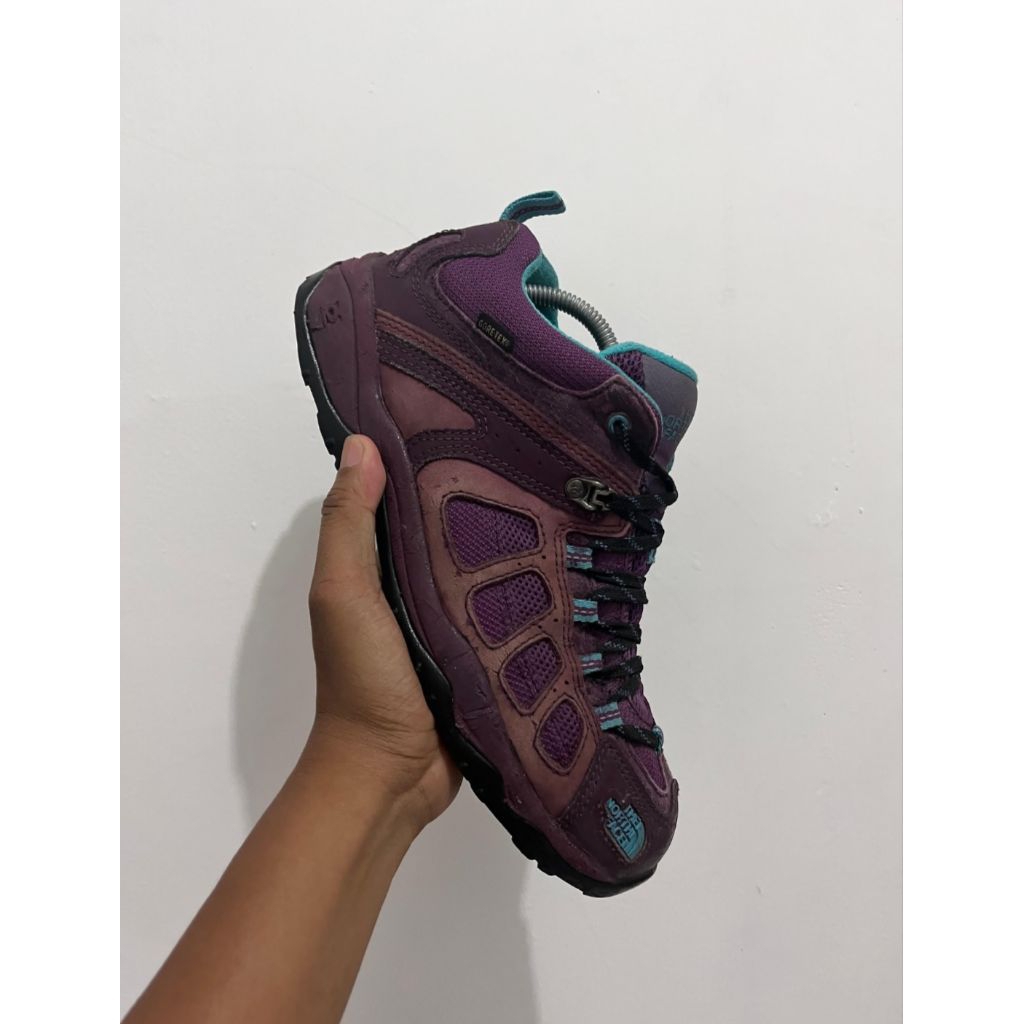 sepatu gunung tnf second