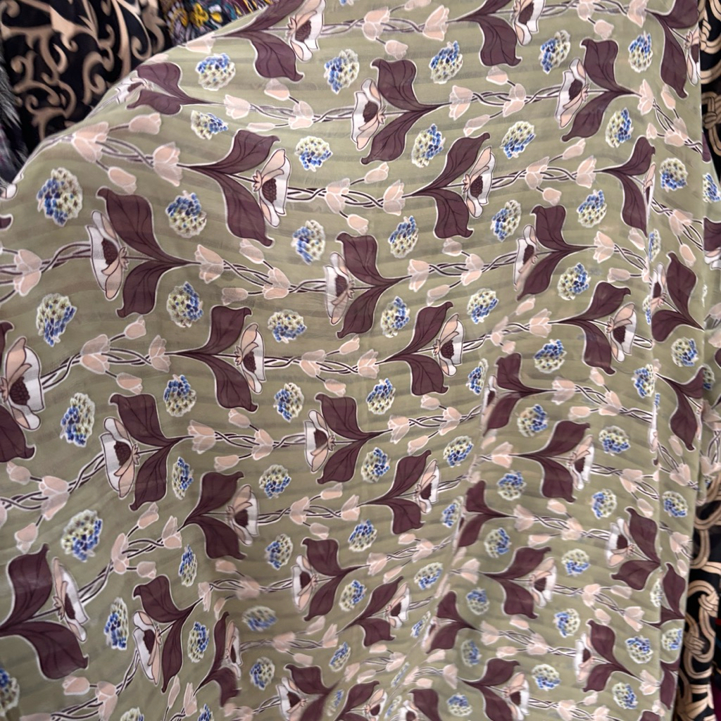 Kain Ceruty Motif Bunga Vintage Warna Olive – Bahan Flowly, Lembut & Elegan frd