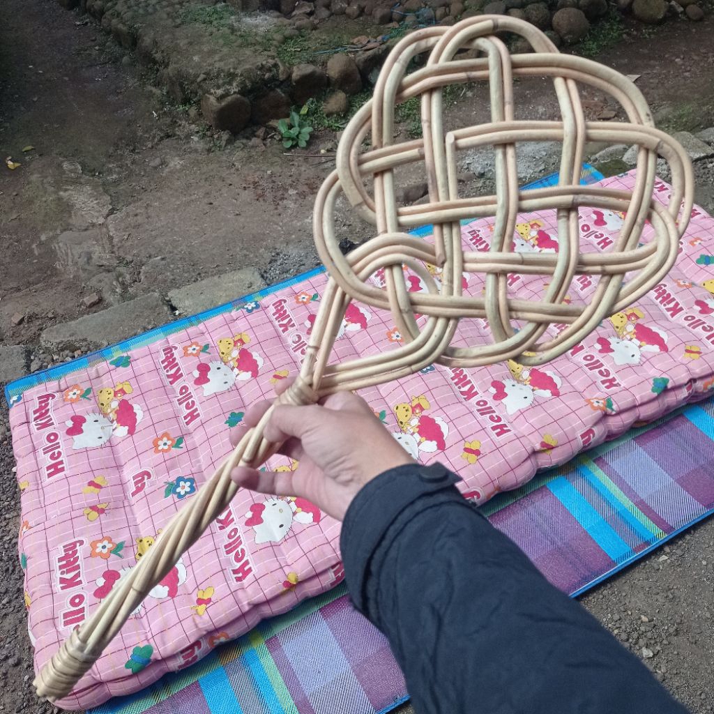Tebah kasur rotan / pembersih kasur kapuk / rotan tebah anyaman
