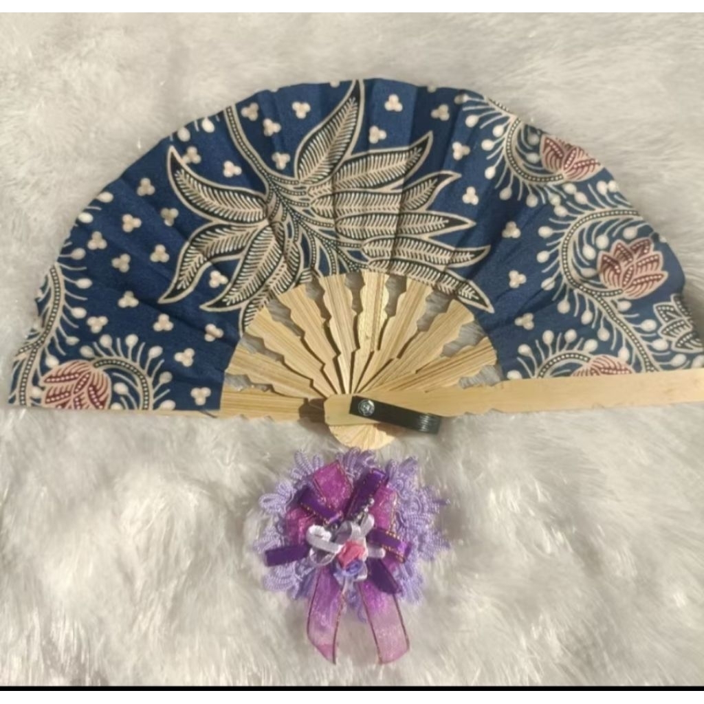 Kipas batik ukuran sedang tanpa kemasan