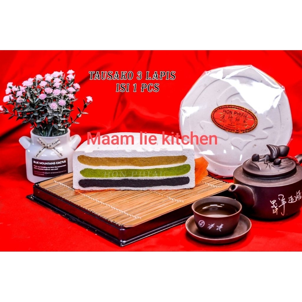 Kue bulan 3 rasa ( pandan, kacang hijau & kacang hitam.)