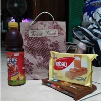 

50 pcs paperbag batik ukuran sedang 21x17x5cm/paperbag hajatan isi 50 pcs