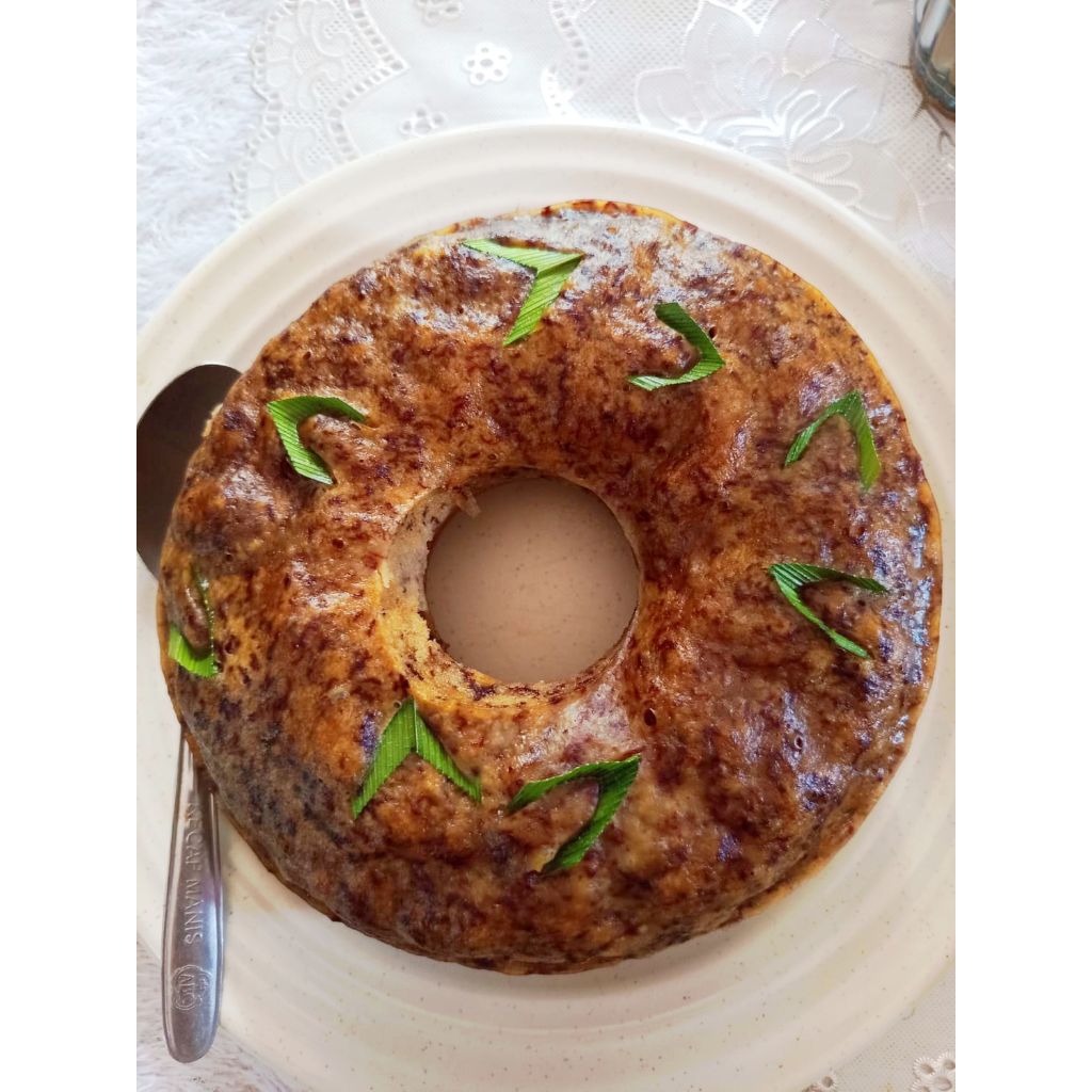 

Kue Bolu Pisang Kukus pulen halus ukuran Sedang Untuk pesata hajatan ulang tahun kado keluarga kumpul. keluarga