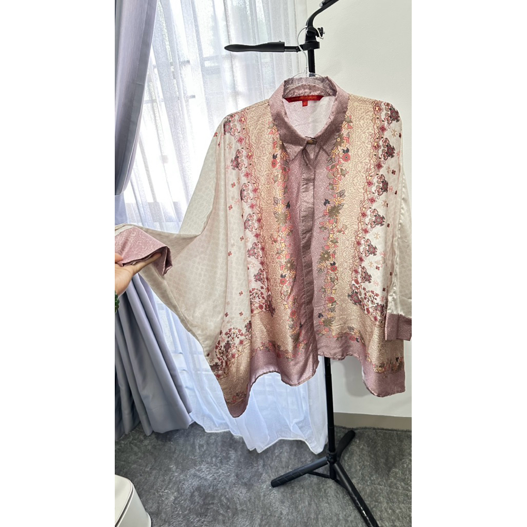 Benang Pelangi Top benang jarum freesize pl like new. full Bj bj bj. benang jarum x dian pelangi