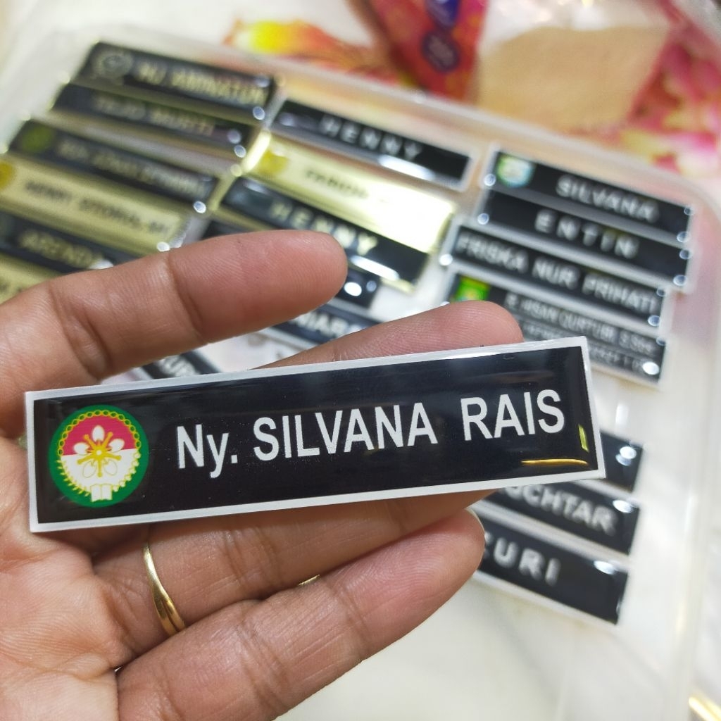 

Nama dada#Name tag Dharma wanita glossy peniti/magnet