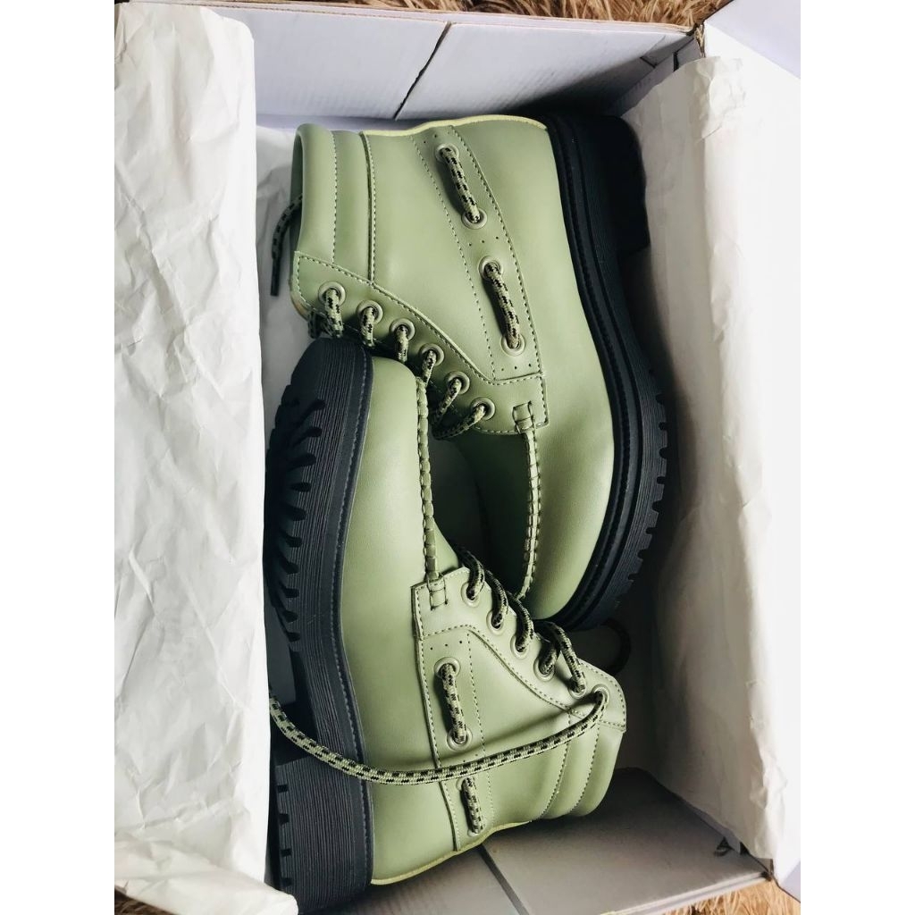 AdorableProjects- Way Boots Green Size 35