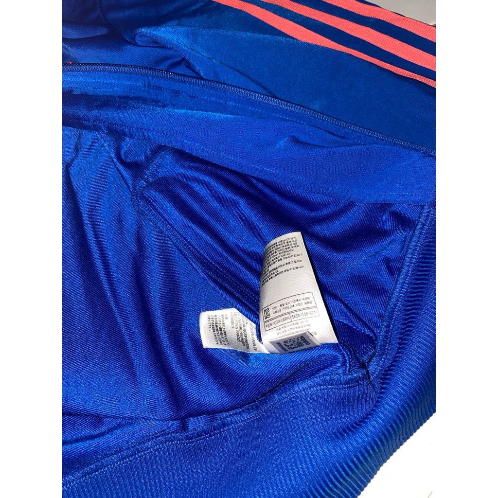 TC ADIDAS BIG LOGO