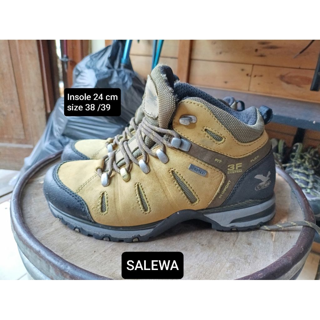 sepatu gunung second salewa size 37 fit 38