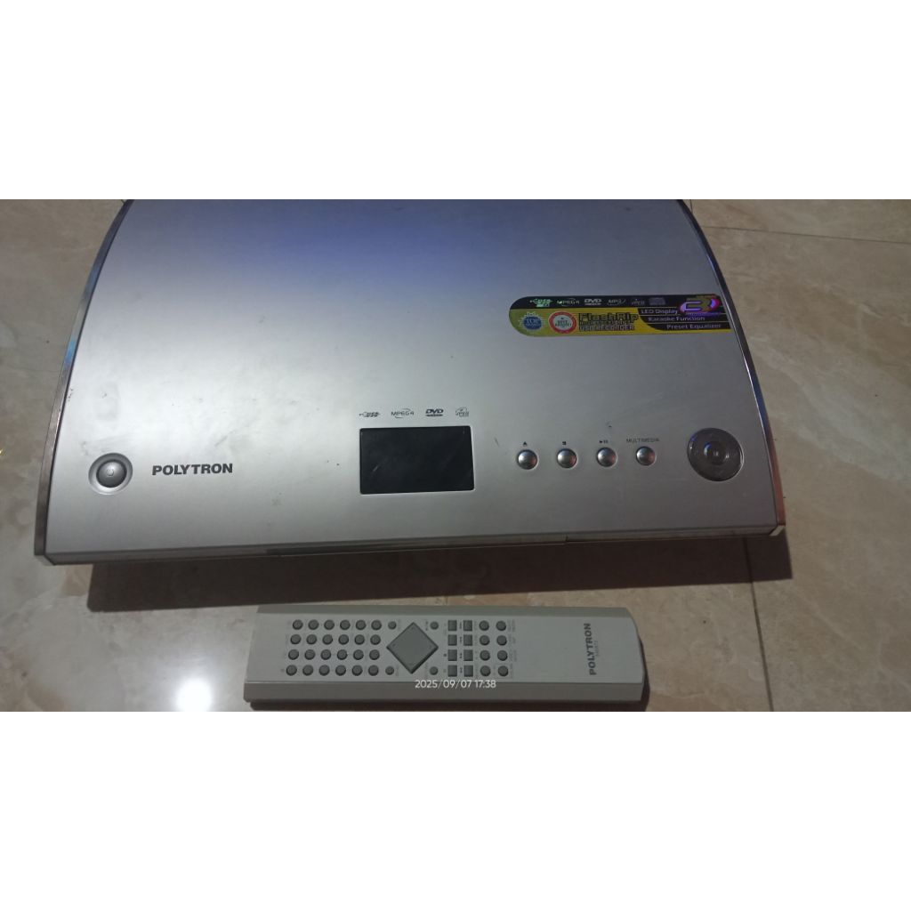 DVD home teather plus karaoke POLYTRON type DVD 2138RCS
