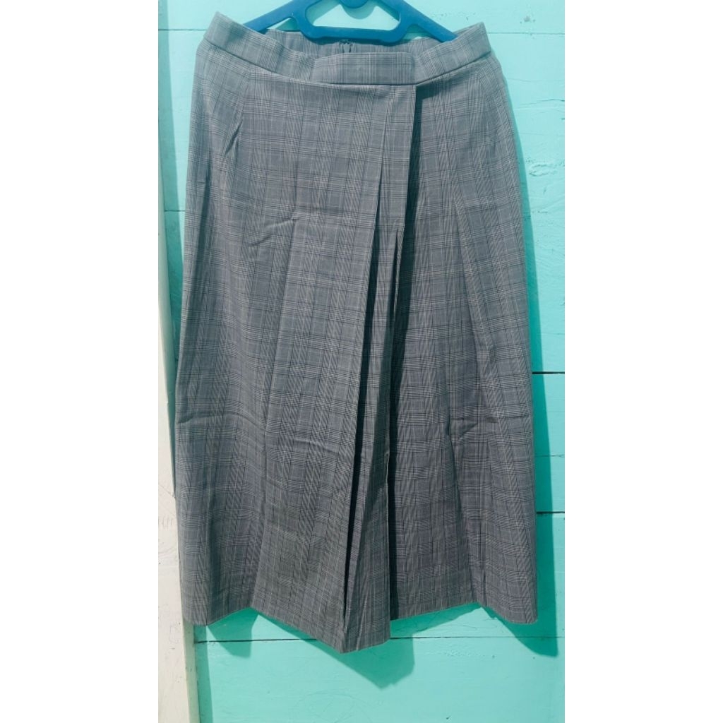 Rok Wanita Uniqlo Preloved