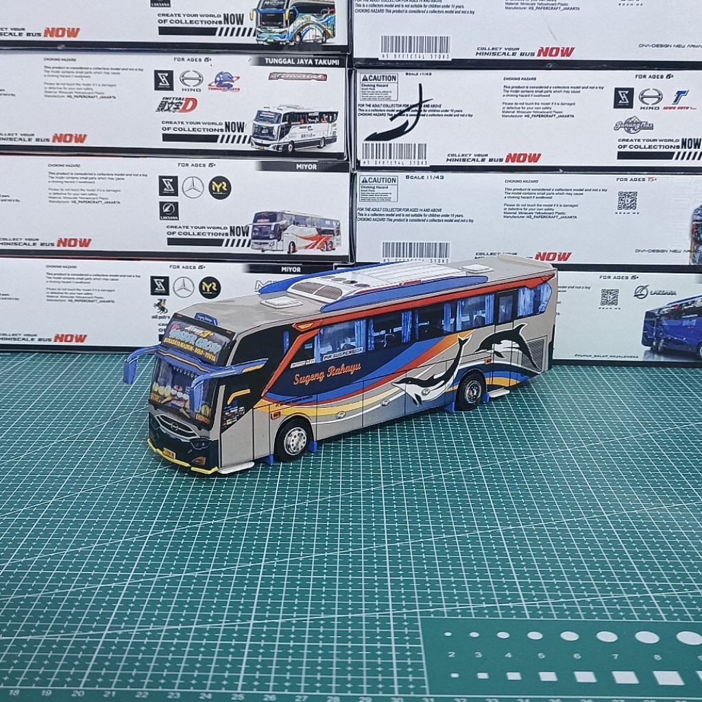 miniatur papercraft bus sugeng rahayu ratu moeza skala 50