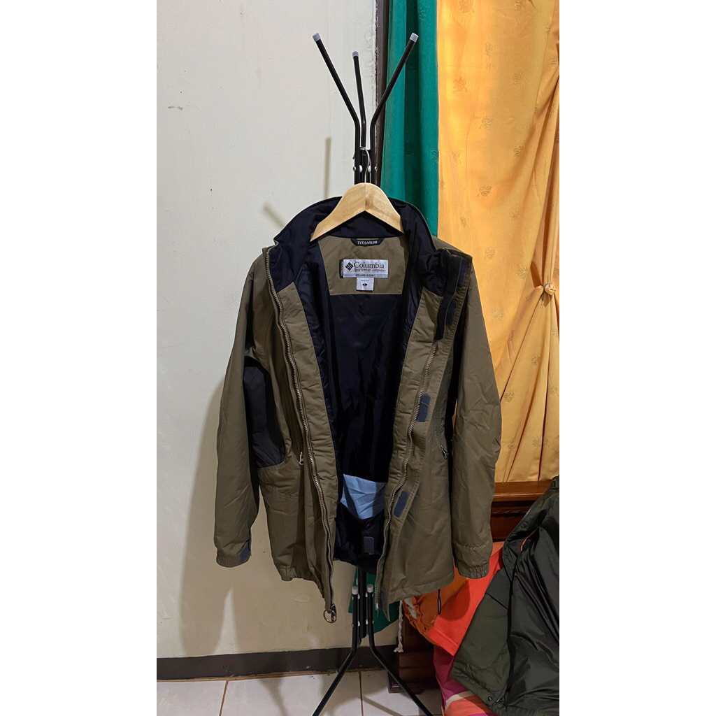 outdoor jacket COLUMBIA titanium omni tech original size XL XXL