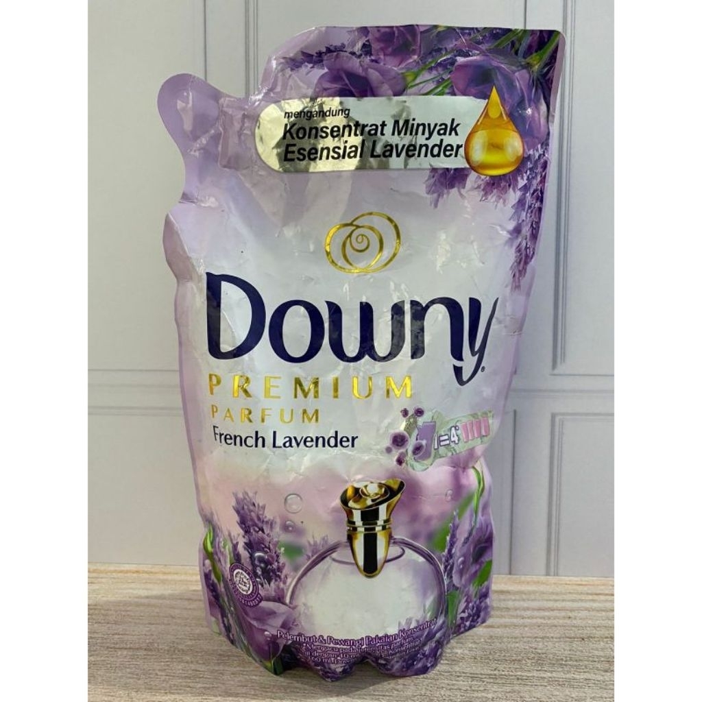 Downy Pewangi Pakaian Premium Parfum 550ml