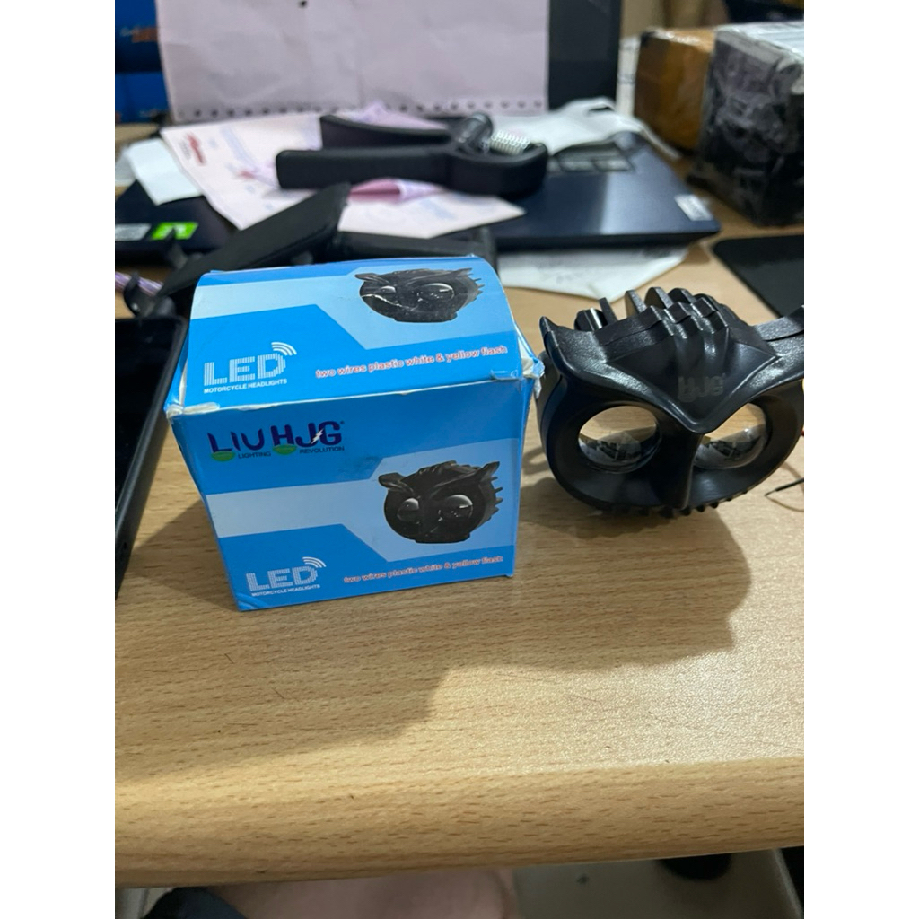 Lampu tembak burung hantu owl hitam putih kuning