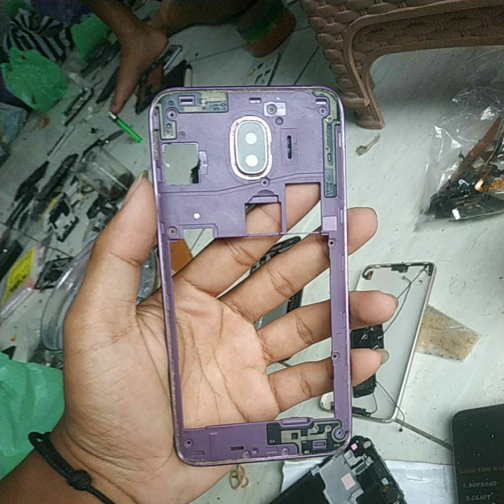 bazzel bekas Samsung j4/j400,tanpa tombol
