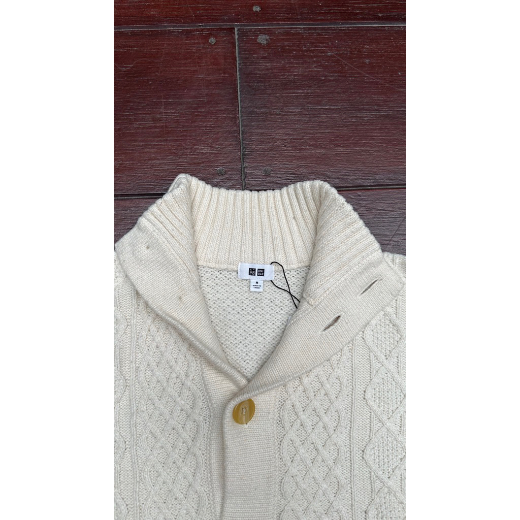 sweater putih rajut pria wanita