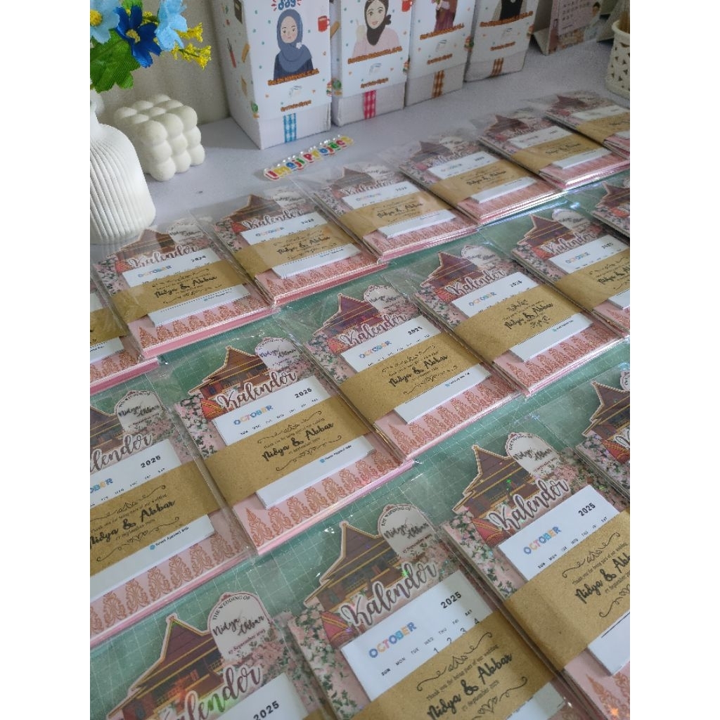 

Souvenir Nikahan / Kalender Meja Lipat / Kalender Mini Custom