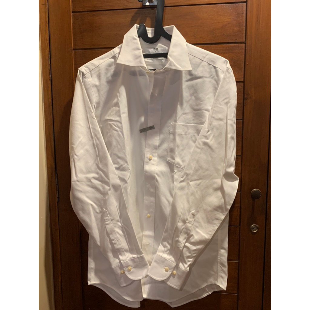 Uniqlo kemeja putih pria (preloved)
