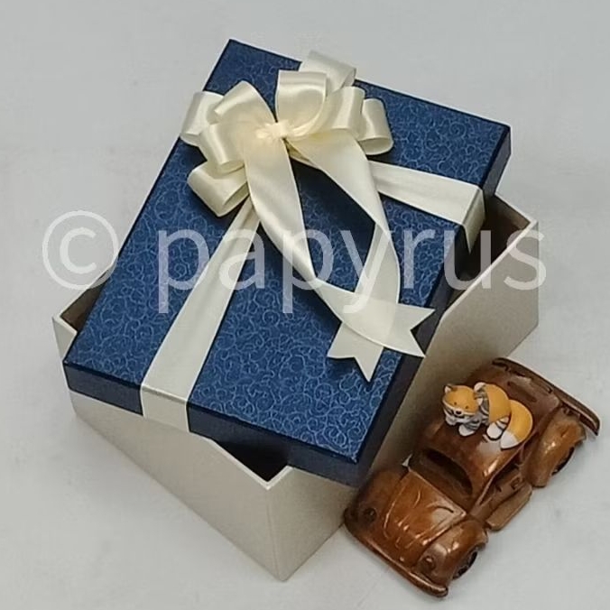 

PAPYRUS Kombinasi 15x20 Tinggi 8cm Kotak Kado Gift Box Hardbox Hampers V2
