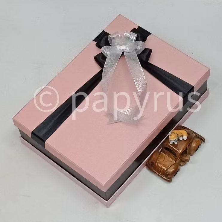 

PAPYRUS Sandwich 25x35 Tinggi 10cm Kotak Kado Gift Box Hardbox Hampers Hadiah V2