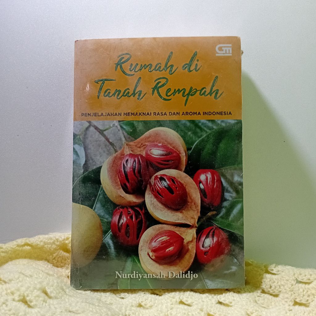 Rumah di Tanah Rempah Penjelajahan Memaknai Rasa dan Aroma Indonesia - Nurdiyansah Dalidjo - GPU