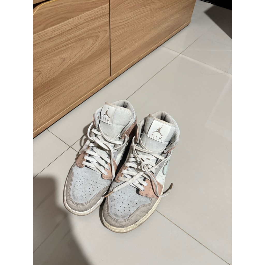 sepatu wanita nike air jordan milan