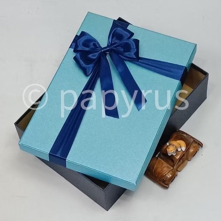 

PAPYRUS Kombinasi 25x35 Tinggi 8cm Kotak Kado Gift Box Hardbox Hampers Hadiah V3