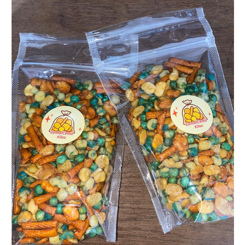 

Kacang KORO MIX / Kacang Campur l 250g l Pedas,Manis,Asin,Gurih / Kemasan Pouch 250g