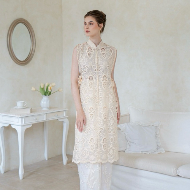 AlmaNaia - Ava - Long Vest Outer Brokat Lace